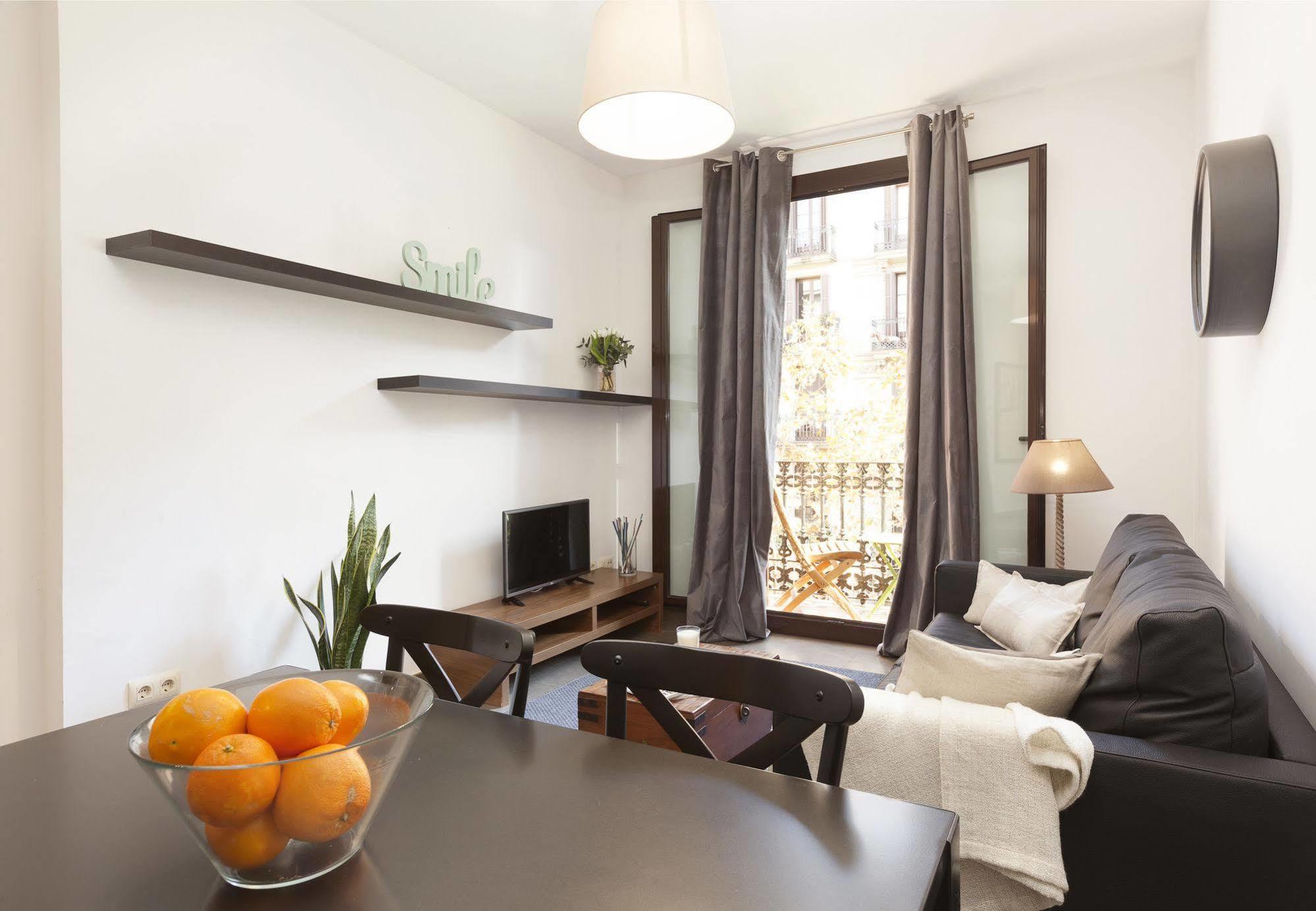 Easy Sleep Gaudi Terrace Apartment Barcelona Exterior photo