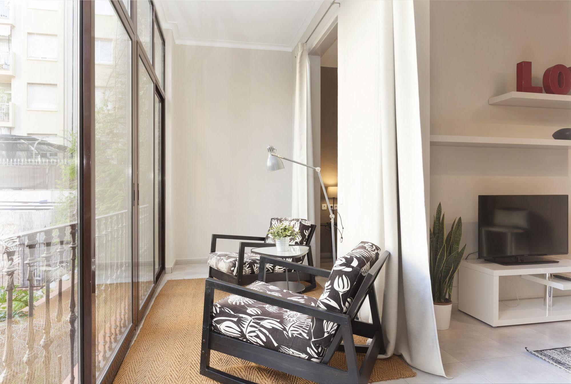 Easy Sleep Gaudi Terrace Apartment Barcelona Exterior photo