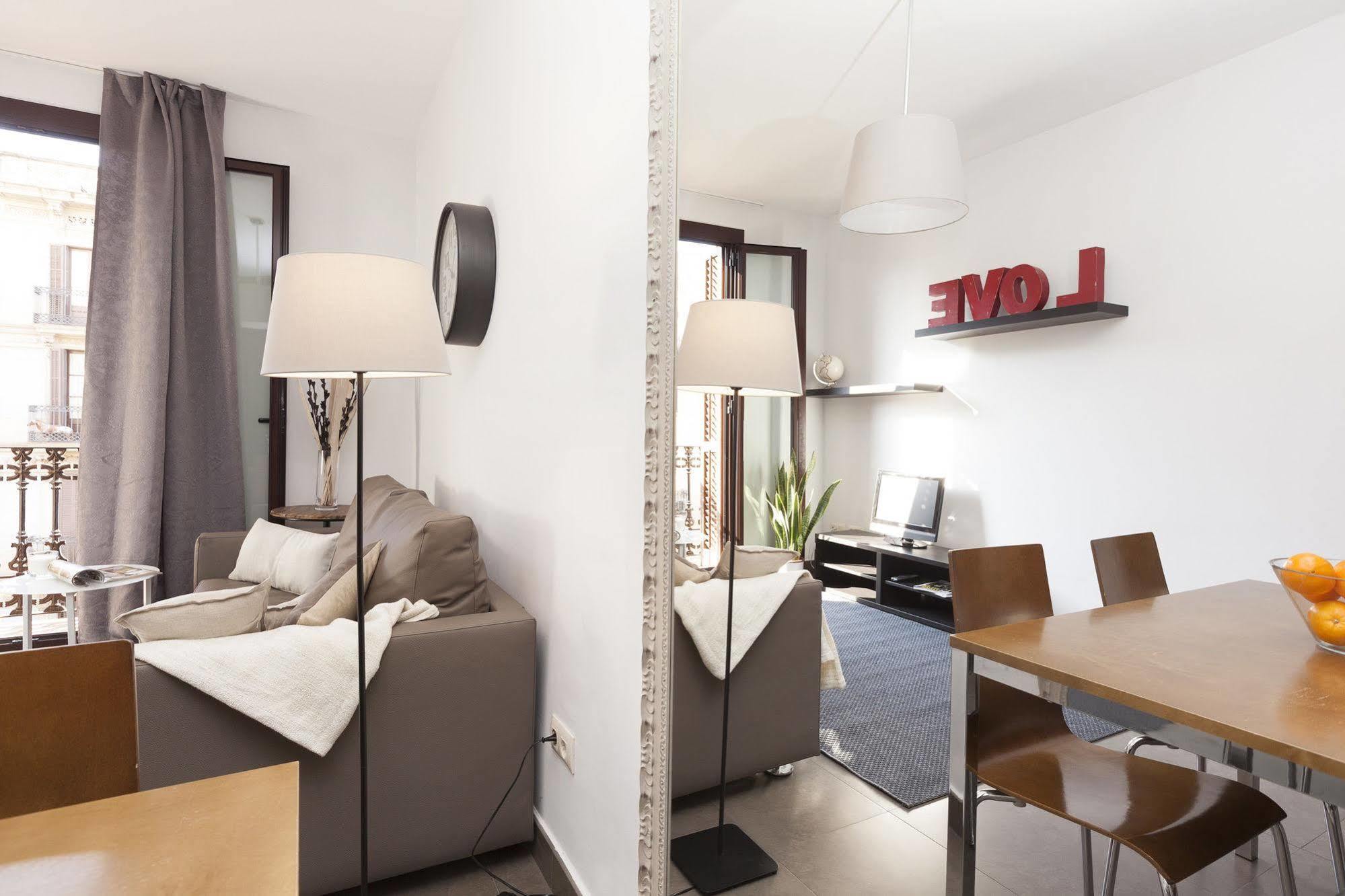 Easy Sleep Gaudi Terrace Apartment Barcelona Exterior photo