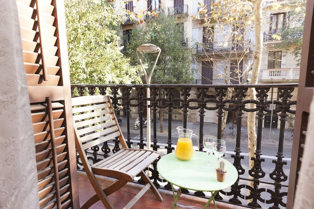 Easy Sleep Gaudi Terrace Apartment Barcelona Exterior photo
